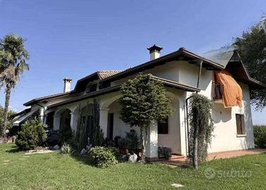 Immobile in asta di 893 m² con più di 5 locali e b