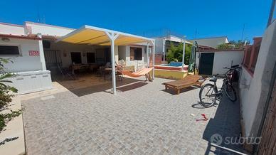 A due passi dal mare - con cortile