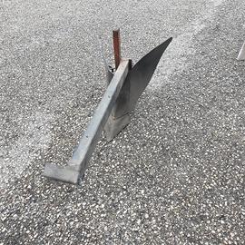 Aratro monovomere per motocoltivatore e/motozappa