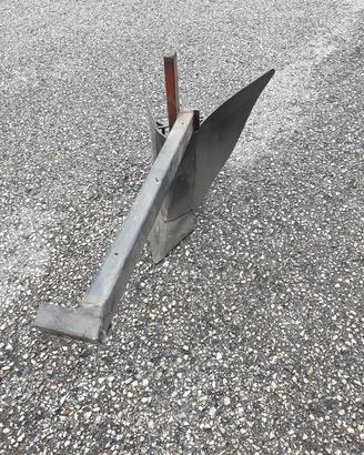 Aratro monovomere per motocoltivatore e/motozappa