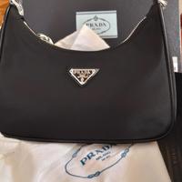 Minibag Prada modelo retro 2005 