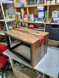 Tavolino in resina e legno d'ulivo