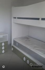 Letto a castello con scala contenitore laterale