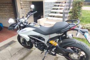 Ducati Hyperstrada 821