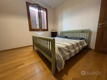 Letto e armadio