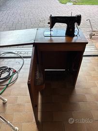 Macchina cucire Singer 15M a pedale con mobile