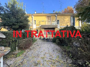 VILLA A SCHIERA CENTRALE A CESATE