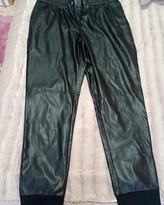 pantaloni da donna elasticizzati in finta pelle 