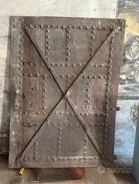 Portone antico in ferro battuto