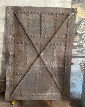 Portone antico in ferro battuto