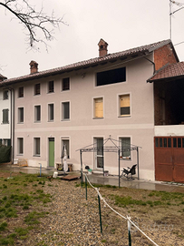 Cascina parzialmente ristrutturata nel Monferrato