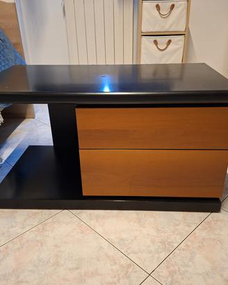 comodini  e vetrinetta con  cassetti