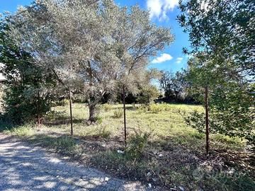 Terreno di 828 m² a Roma