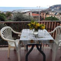 Varazze Trilocale con Giardino Centrale Vista Mare