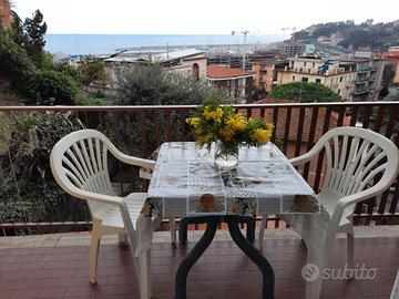 Varazze Trilocale con Giardino Centrale Vista Mare