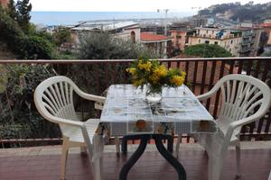 Varazze Trilocale con Giardino Centrale Vista Mare