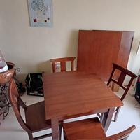 Tavolo sala con sedie