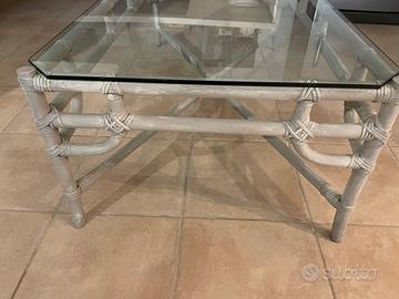 Tavolo da salotto in rattan e vetro