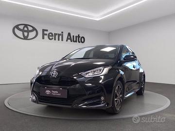 TOYOTA Yaris 1.5h trend
