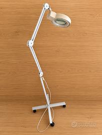 Lampada professionale con lente d’ingrandimento