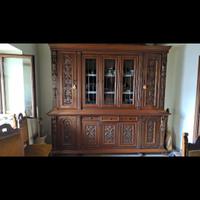 Mobile antico con  vetrina