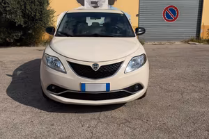 lancia ypsilon 1.2  gpl 2015