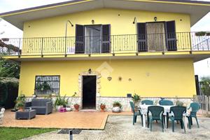 PORZIONE DI BIFAMILIARE A SONNINO