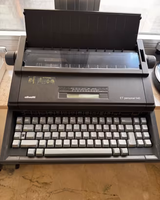 Macchina da scrivere Olivetti