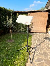 Antenna satellitare piatta