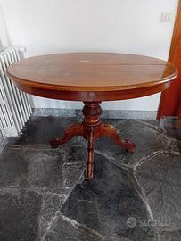 Tavolo Ovale in legno massiccio
