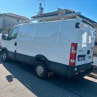 Iveco daily con scaffalatura