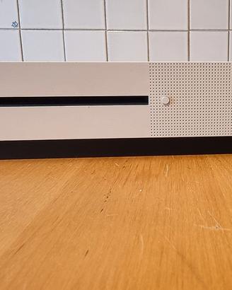 Xbox One S 500GB pari al nuovo usata  pochissimo