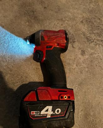Avvitatore Impulsi Milwaukee M18FUELBatteria 4.0Ah