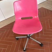 Sedia da scrivania girevole in plastica rosa