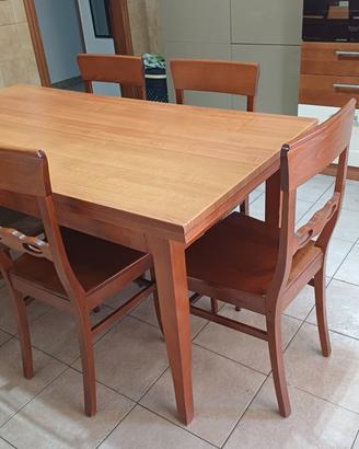 Tavolo in legno estendibile con 6 sedie