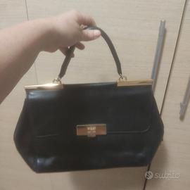 borsa in pelle nera a mano e tracolla 