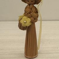 Bambolina vintage in paglia