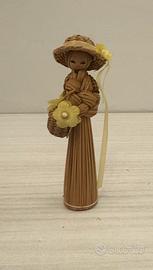 Bambolina vintage in paglia