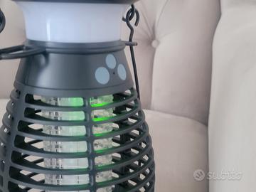 Lampada antizanzare con pannello solare 