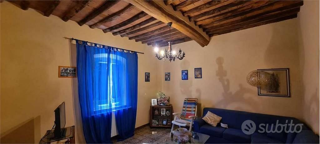Rustico / Casale di 200 m² con più di 5 locali e b - Vista 4