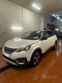 PEUGEOT 5008 BlueHDi 130 S&S Allure