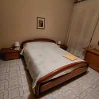 Letto matrimoniale e cassettiera 