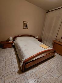 Letto matrimoniale e cassettiera 