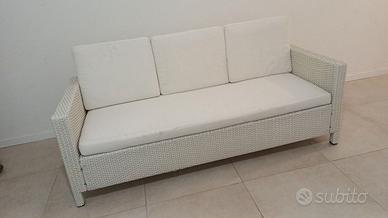 Salotto da esterno bianco