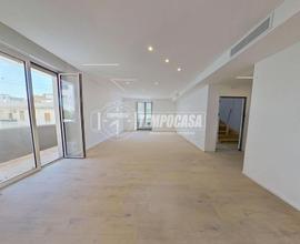 SEMINDIPENDENTE CON TERRAZZO E PATIO