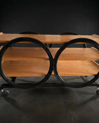 Carrello Moderno con Struttura a Cerchi