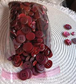 mix di bottoni bordeaux 