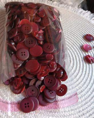 mix di bottoni bordeaux 