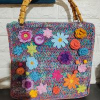 BORSA UNCINETTO CON FIORI COLORATA MANICI BAMBù