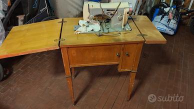 mobile cucitrice necchi